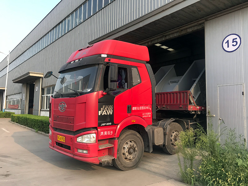 發(fā)往西安窯廠配套節(jié)能風(fēng)機發(fā)車現(xiàn)場