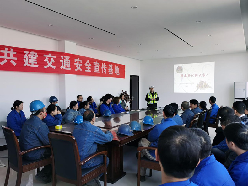 “平安出行，從頭做起”新鄉(xiāng)交警走進(jìn)西瑪風(fēng)機(jī)